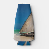 Traditionele vissersboot op het strand flesjeskoeler (Voorkant)