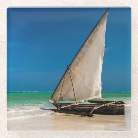 Traditionele vissersboot op het strand glazen onderzetter (Voorkant)