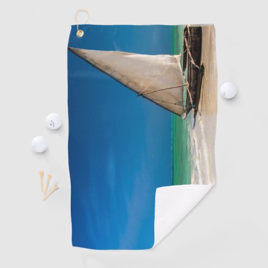 Traditionele vissersboot op het strand golfhanddoek (Insitu)