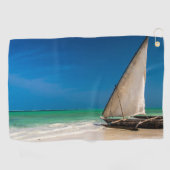 Traditionele vissersboot op het strand golfhanddoek (Horizontaal)
