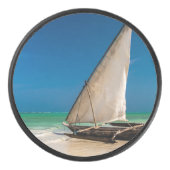 Traditionele vissersboot op het strand hockey puck (Voorkant)