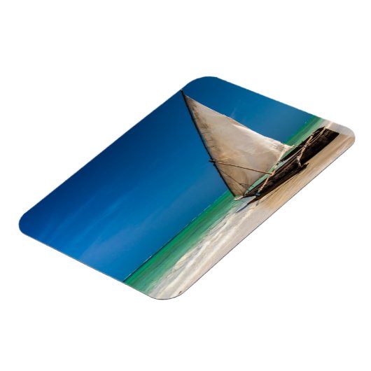 Traditionele vissersboot op het strand magneet (Linkerzijde)