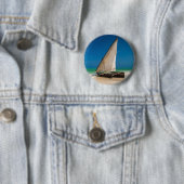 Traditionele vissersboot op het strand ronde button 5,7 cm (In situ)