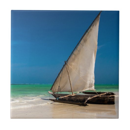 Traditionele vissersboot op het strand tegeltje (Voorkant)