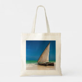 Traditionele vissersboot op het strand tote bag (Achterkant)