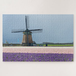 Traditionele windmolen met roze en paarse bloemen legpuzzel