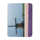 Traditionele windmolen met roze en paarse bloemen magneet (Verticaal)
