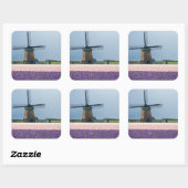 Traditionele windmolen met roze en paarse bloemen vierkante sticker (Vel)