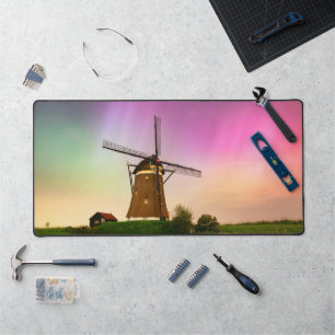 Traditionele windmolen onder het Noorderlicht Bureaumat