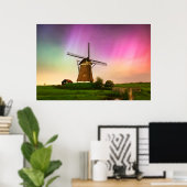 Traditionele windmolen onder het Noorderlicht Poster (Thuiskantoor)