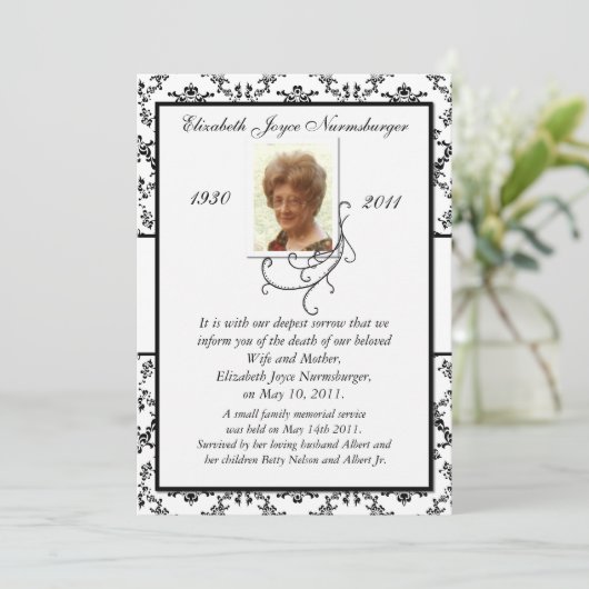 Traditionele zwarte en witte bekendmaking aankondiging (Staand voorkant)