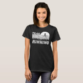 Trail Running im Sonnenuntergang mit Bergen  T-shirt (Voorkant volledig)