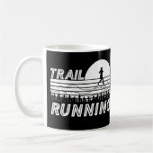 Trail Running im Sonnenuntergang mit Bergen und Wa Koffiemok (Links)