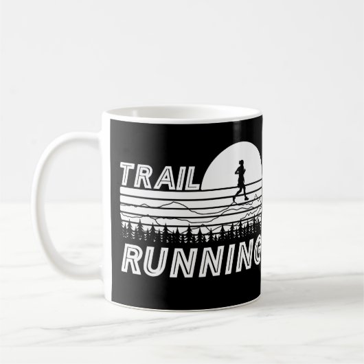 Trail Running im Sonnenuntergang mit Bergen und Wa Koffiemok (Links)