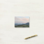 Trails door de bergen post-it® notes (Op bureau)