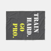 Train Hard And Go Pro - Training - Srt - Gym - Mot Fleece Deken (Voorkant (Horizontaal))