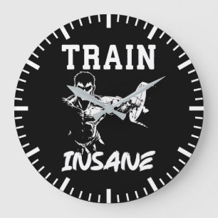 Train Insane - Anime Bodybuilding Gym Workout Grote Klok