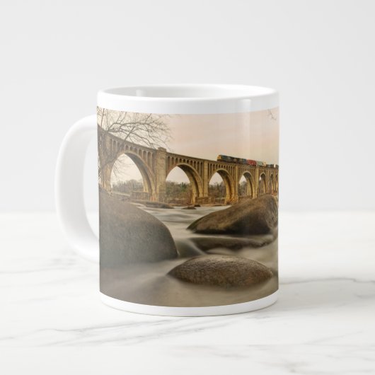Train over James River Grote Koffiekop (Links)