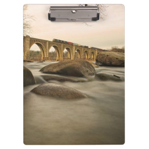 Train over James River Klembord