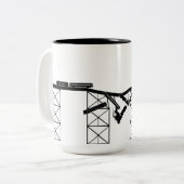 Train Wreck Tweekleurige Koffiemok (Voorkant links)