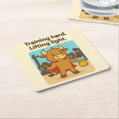 Trainen Hard, Lifting Light - Funny Bullio Gym Co Kartonnen Onderzetters (Schuin)