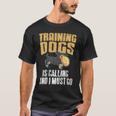 Training Dogs Is Calling & I Must Go Retro Prese T-shirt (Voorkant)