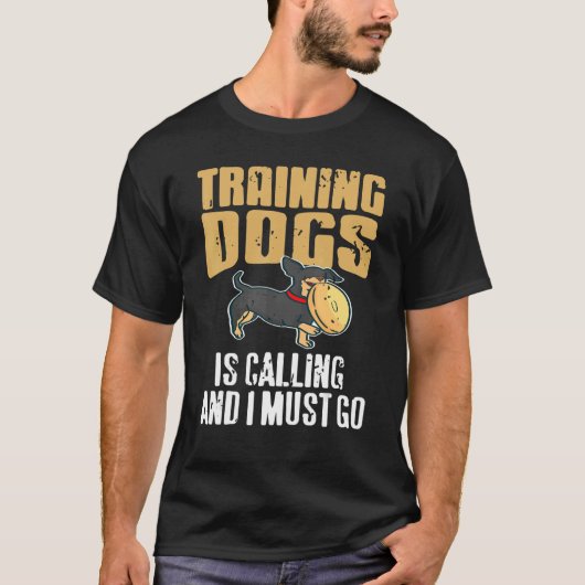 Training Dogs Is Calling & I Must Go Retro   Prese T-shirt (Voorkant)