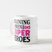 Training Mini Supper Heroes Cadeau voor leraar Koffiemok (Voorkant links)