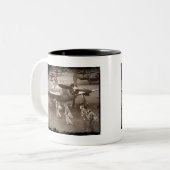 Training voor brandweerpiloten op P-47 Thunderbolt Tweekleurige Koffiemok (Voorkant links)