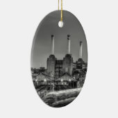 Trains pass Battersea Power Station, Londen Keramisch Ornament (Rechts)