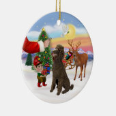 Traktatie voor een Chocolate Standard Poedel Keramisch Ornament (Rechts)