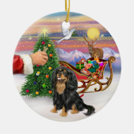 Traktatie voor een zwarte en Tan Cavalier King Cha Keramisch Ornament
