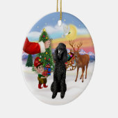 Traktatie voor een zwarte standaard poedel keramisch ornament (Rechts)