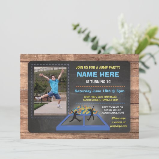 Trampoline Blue Birthday Invite Kaart (Staand voorkant)