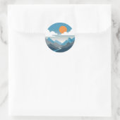 Tranquil Horizon | Minimal Mountain Landscape Art Ronde Sticker (Tas)