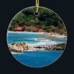 Tranquil Island Paradise Labadee Haiti Keramisch Ornament<br><div class="desc">Een originele kunstfoto van Shelley Neff Fotografie met het prachtige eilandparadijs Labadee in Haïti. Dit afbeelding is de perfecte dank die je kunt geven aan cruisereiseskundigen die hun klanten hun waardering willen betuigen. Het zou ook een groot cadeau zijn voor cruisevloers, reizigers en vakantieoorden op tropische eilanden. De punten kunnen...</div>