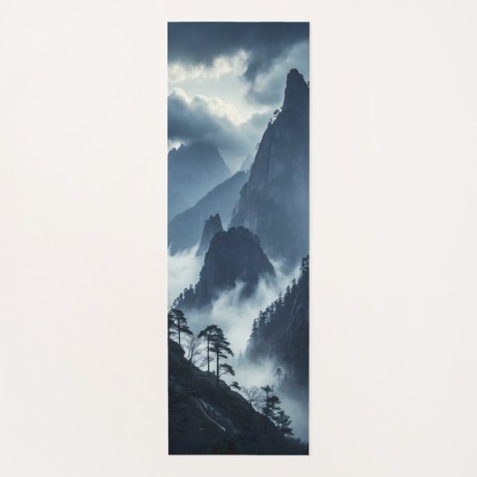 Tranquil Misty Mountains Yoga Mat (Voorkant)