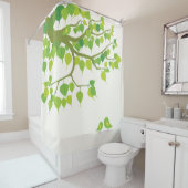 Tranquil Nordic Forest: Vogels en zomerbladeren Douchegordijn (In situ)