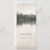 Tranquil rustieke Lake Reflectie Slanke bruiloft Kaart (Achterkant)