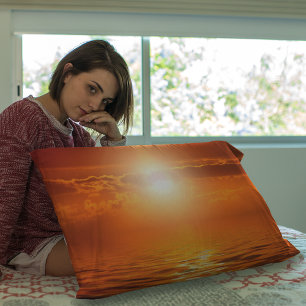 Tranquil Sunset Oranje Golden Sky over Zee Kussensloop