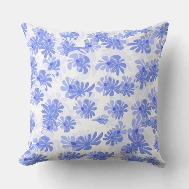 Tranquil Touch: Blue Patterned Throw Pillow Kussen (Voorkant)