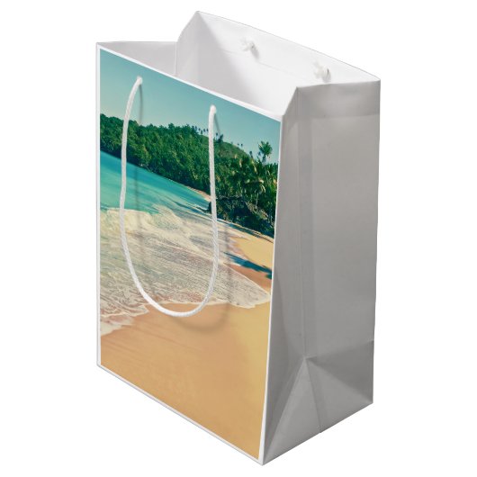 Tranquil Tropical Island Beach Medium Cadeauzakje (Achterkant Gekanteld)