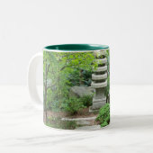 Tranquil tuin met Mok van beeld (Voorkant links)