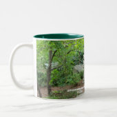 Tranquil tuin met Mok van beeld (Links)