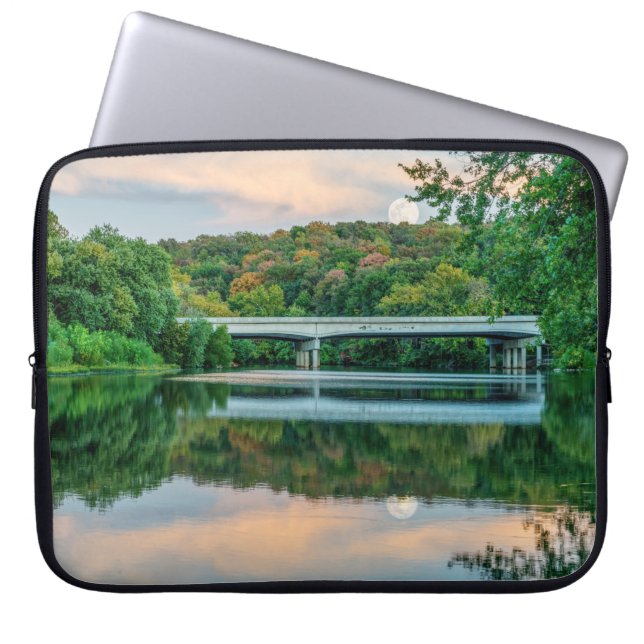 Tranquiliteit bij het meer van Springfield Evening Laptop Sleeve (Voorkant)