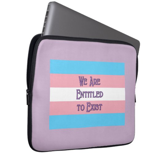 Trans Flag getiteld Laptop Sleeve (Voorkant Rechts)