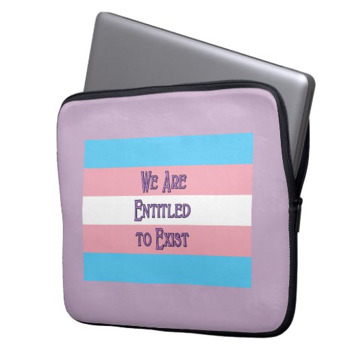 Trans Flag getiteld Laptop Sleeve (Voorkant Links)