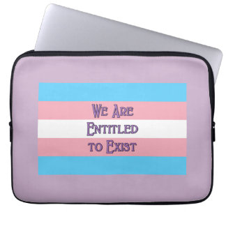 Trans Flag getiteld Laptop Sleeve