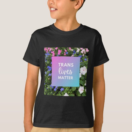 Trans Lives Floral Typography T-shirt (Voorkant)