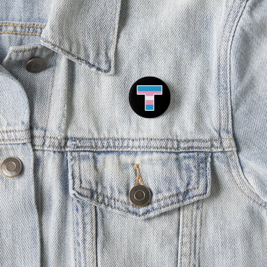 Trans Pride Capital T-Button Ronde Button 3,2 Cm (In situ)
